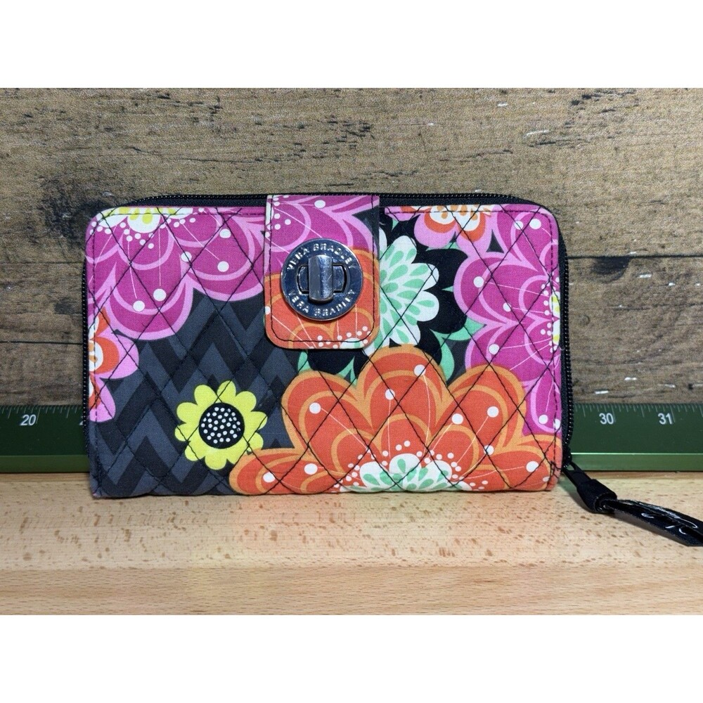 NEW Retired Edition Vera Bradley Turnlock Wallet Ziggy Zinnia